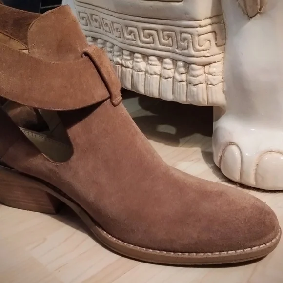 Splendid Suede Ankle Wrap Almond Toe Hook Loop Booties - Picture 7 of 8